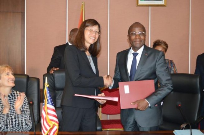 Signature de l&rsquo;Accord de mise en &oelig;uvre du Programme Compact &agrave; Abidjan le 05 D&eacute;cembre 2017